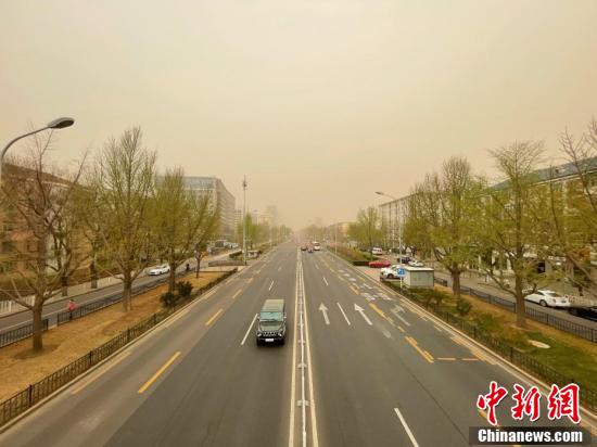 新一轮黄沙滚滚而来北京再迎沙尘暴天气