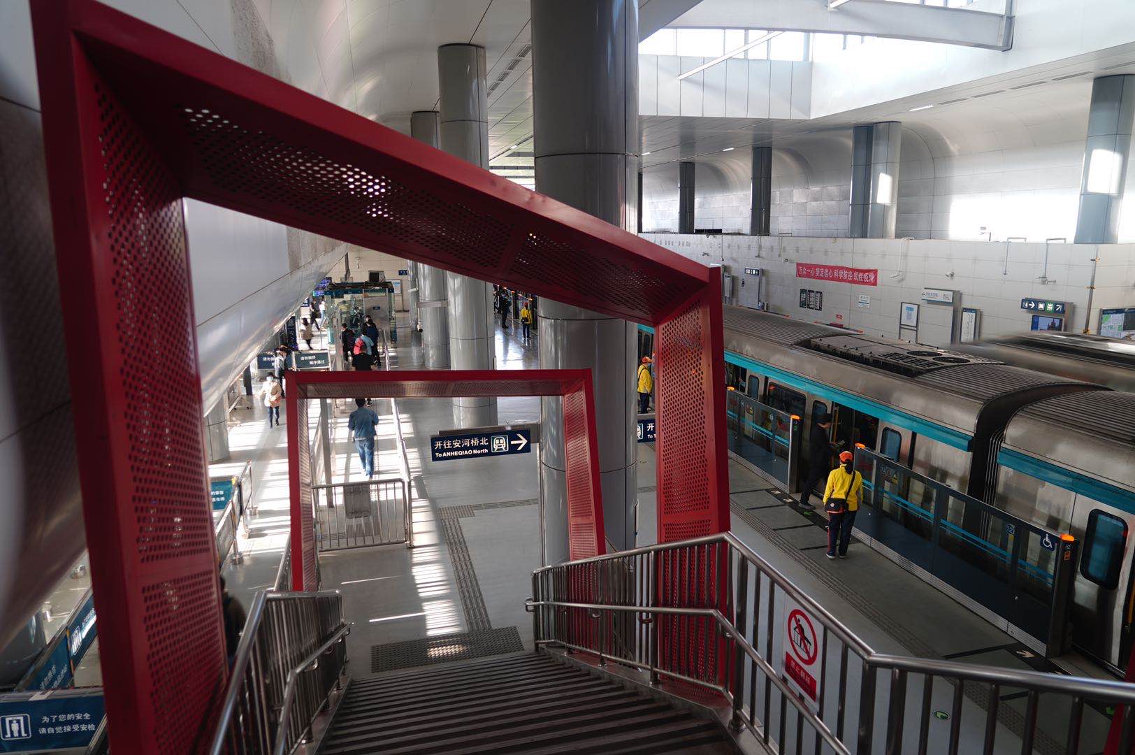 北京地铁大兴线缩短发车间隔后,首个工作日西红门站不限流了
