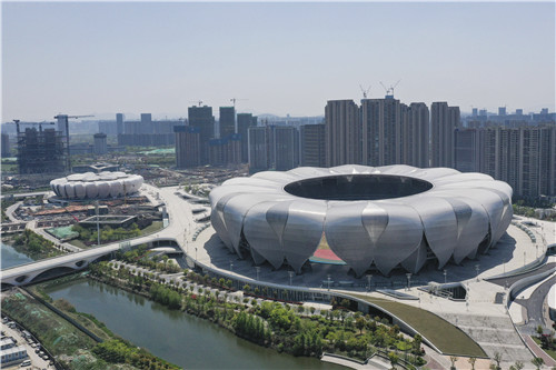 2020年4月8日,杭州奥体博览中心主体育场(无人机拍摄).