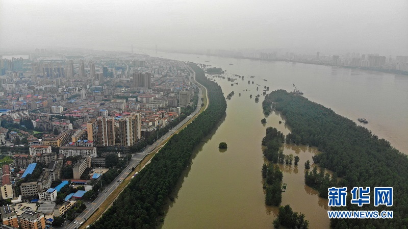 航拍长江湖北黄冈段水位全线超警/图