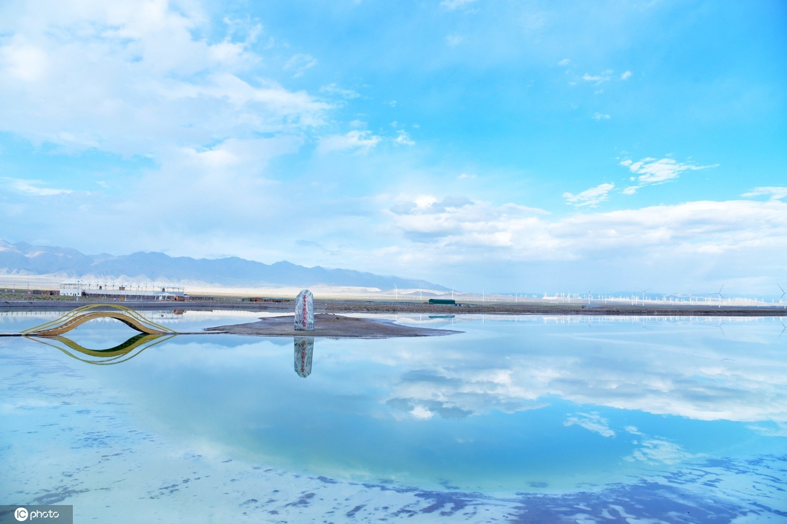 梦幻般的"天空之境"青海茶卡盐湖风景美如画
