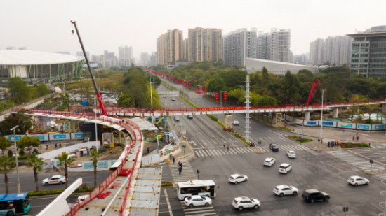 深圳滨海廊桥大跨桥顺利合拢