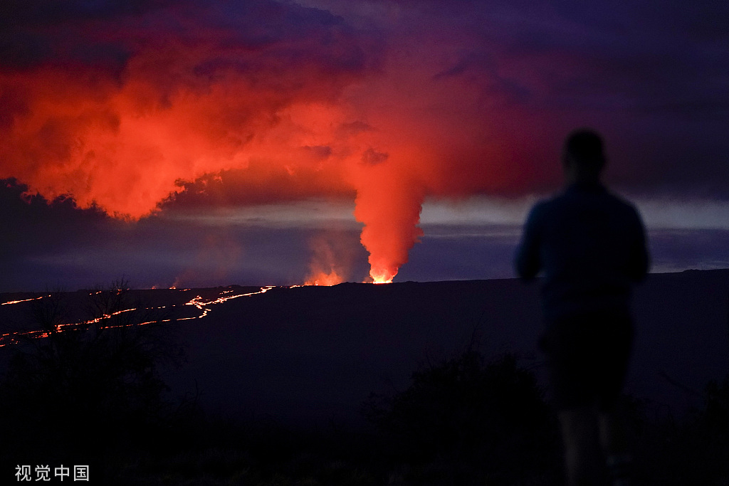 美国夏威夷两座大型火山同时处于喷发状态系数十年来首次