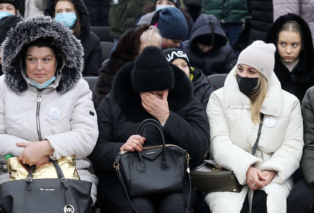 乌克兰民众参加乌航遇难者缅怀活动