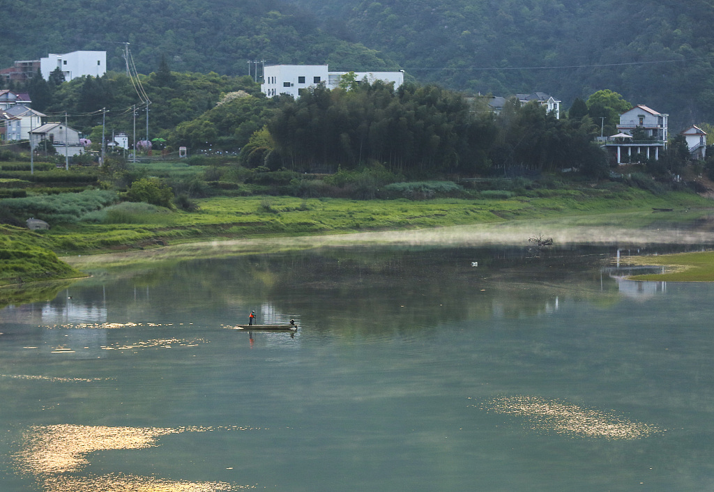 浙江淳安:乡村湖畔美如画