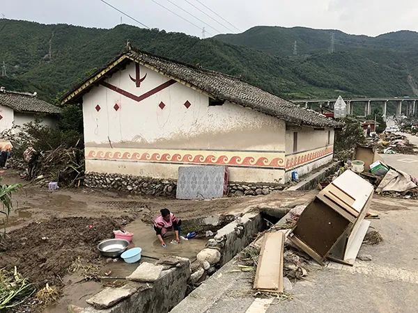 特大暴雨夜袭四川冕宁彝海镇,一家五口遇难