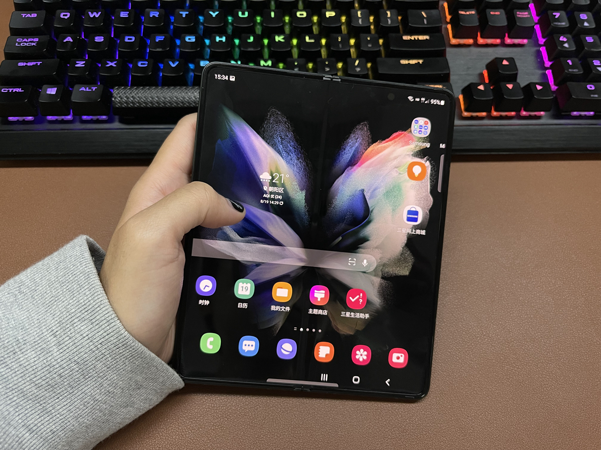 三星折叠屏手机galaxyzfold35g上手体验细节之处见用心