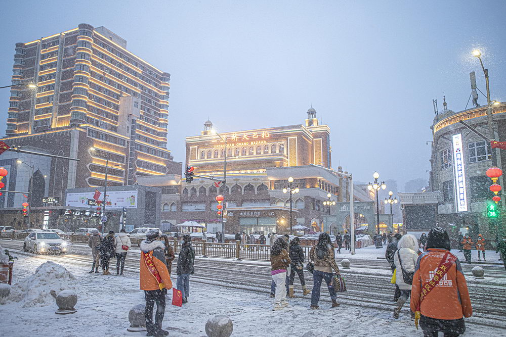 乌鲁木齐:雪中国际大巴扎银装素裹