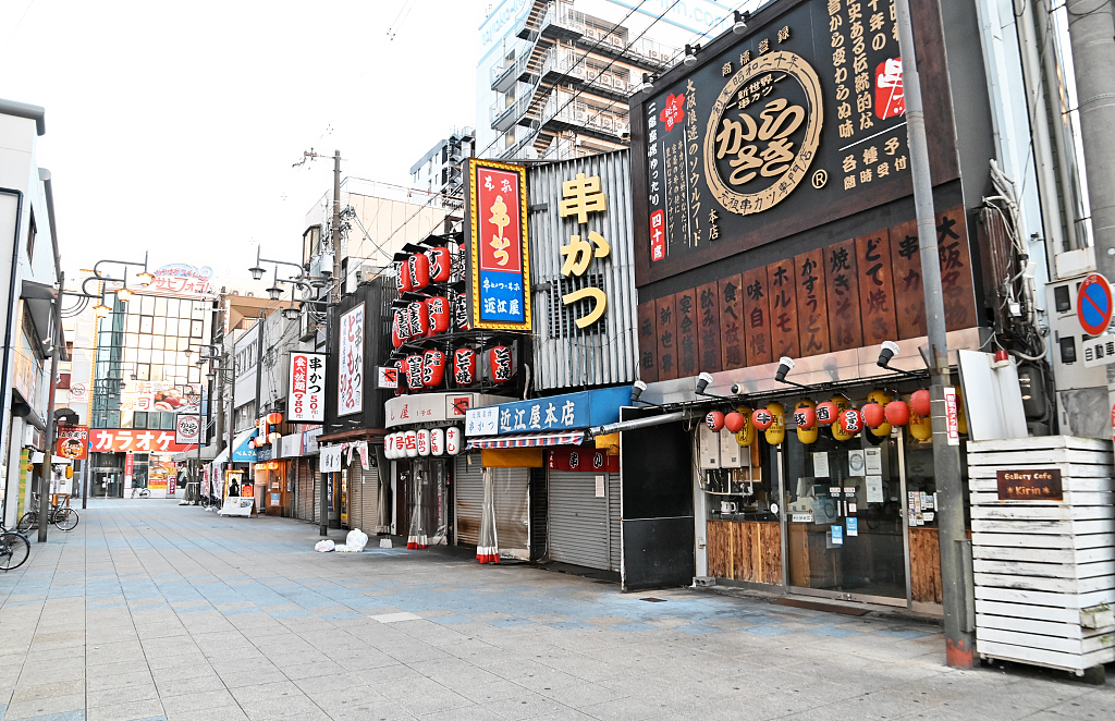 日本大阪进入紧急状态地标通天阁点亮红色灯光