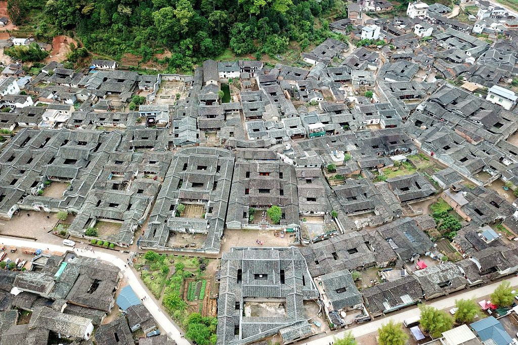 空中鸟瞰壮观的"福建民居第一村—闽西连城县宣和乡培田客家古村落