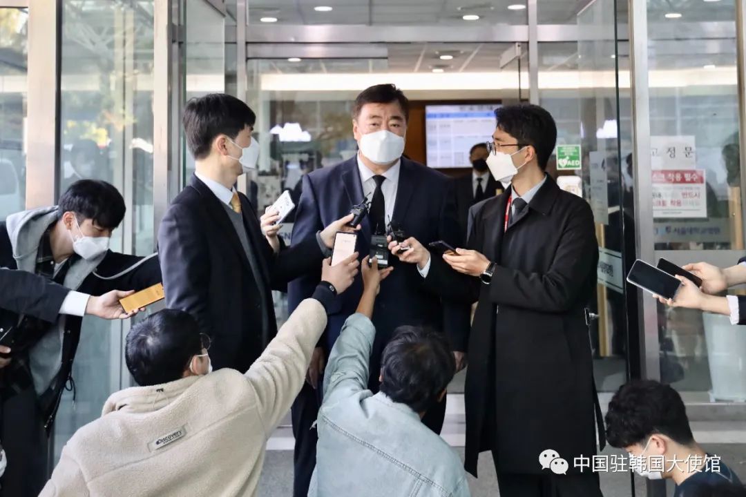 中国驻韩国大使邢海明吊唁已故韩国前总统卢泰愚