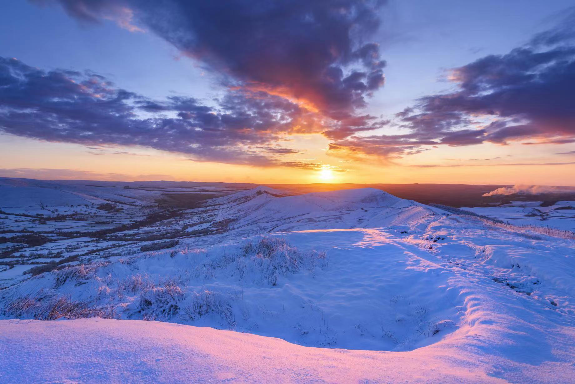 英国德比郡峰区日出风光壮美雪景宛若奇幻世界