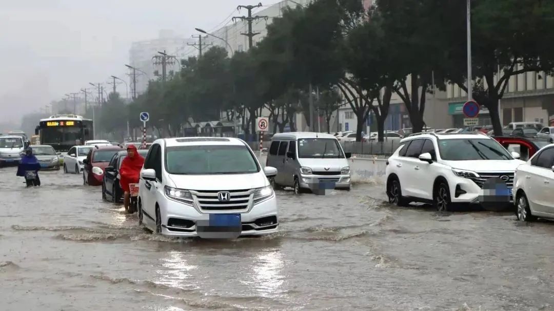 ​石家庄现入汛以来最大洪峰！雨还要下多久？