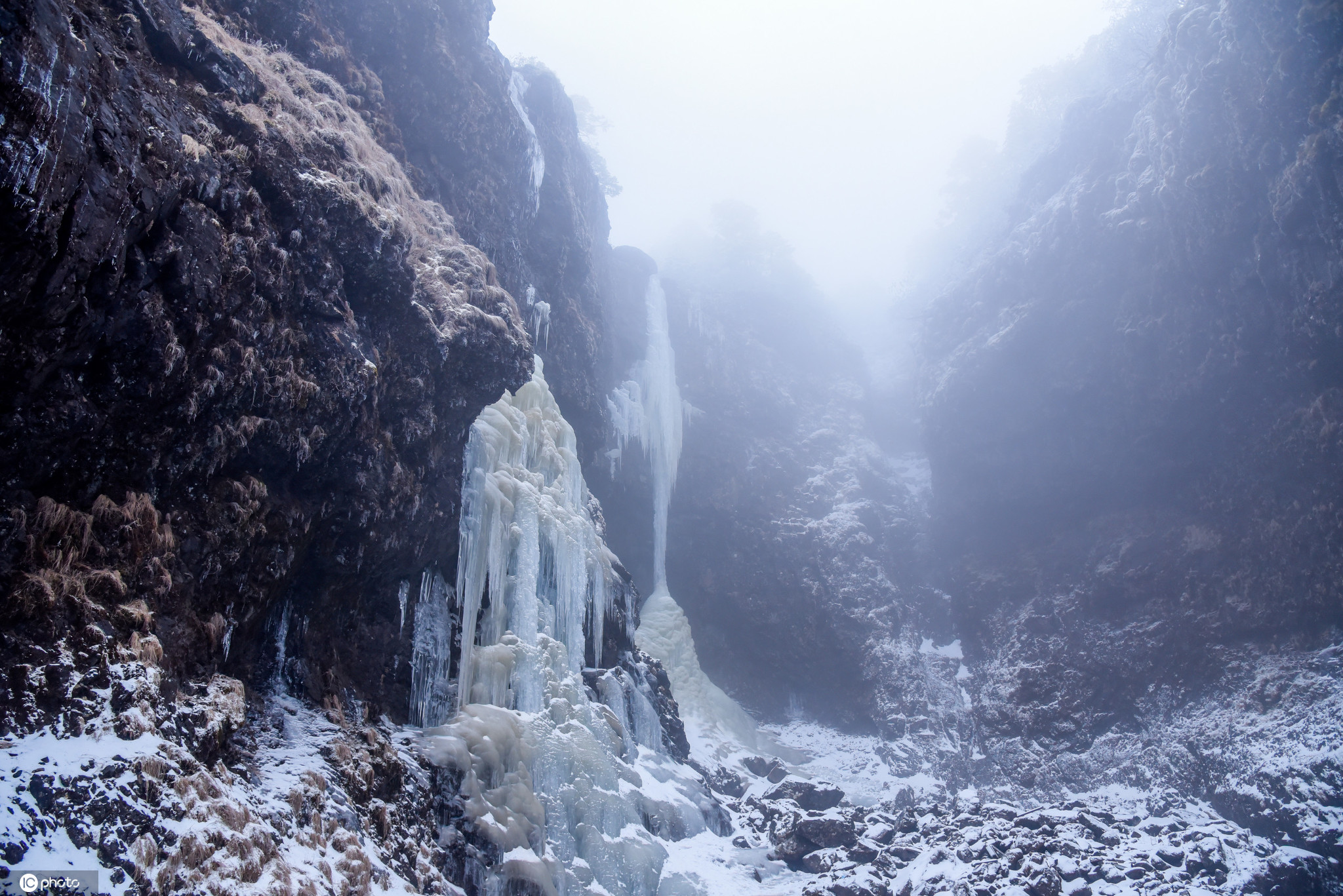 云南昆明轿子雪山现绝美雪景 宛如童话世界