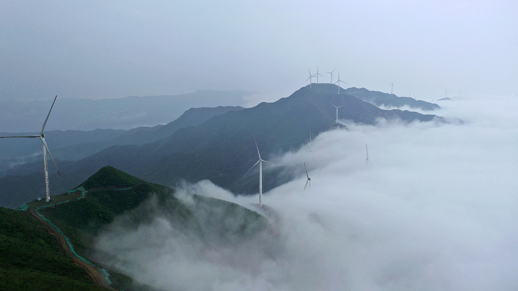 2021年4月18日,在江西省吉安市泰和县水槎乡天湖山景区,雨后出现美丽