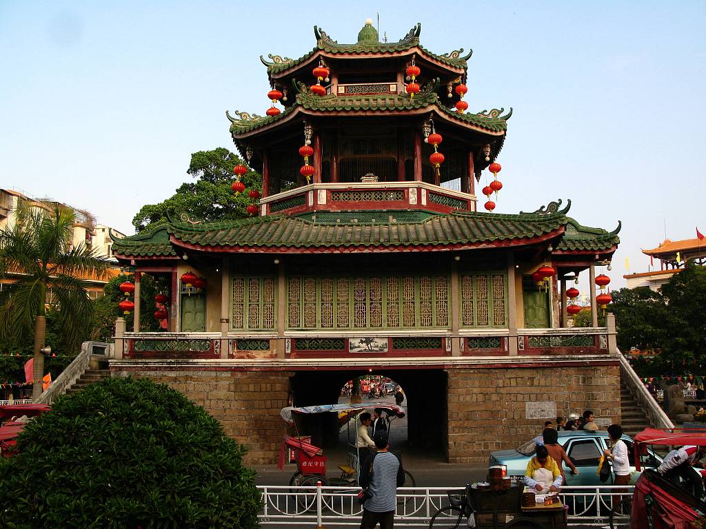 进贤门位于原揭阳古城东,北二城门之间,始建于明代天启元年(公元1622