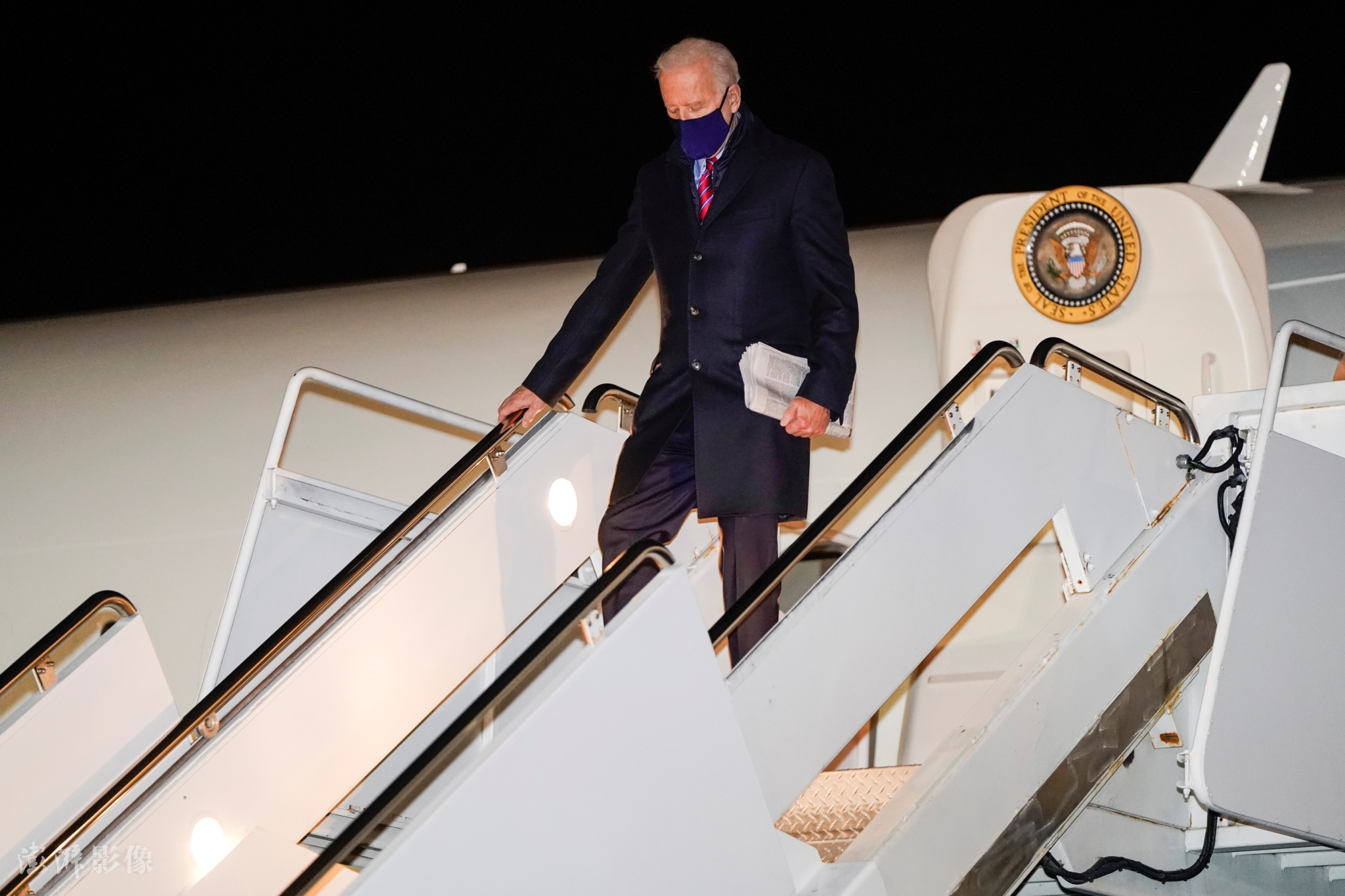 拜登以总统身份首次乘坐空军一号