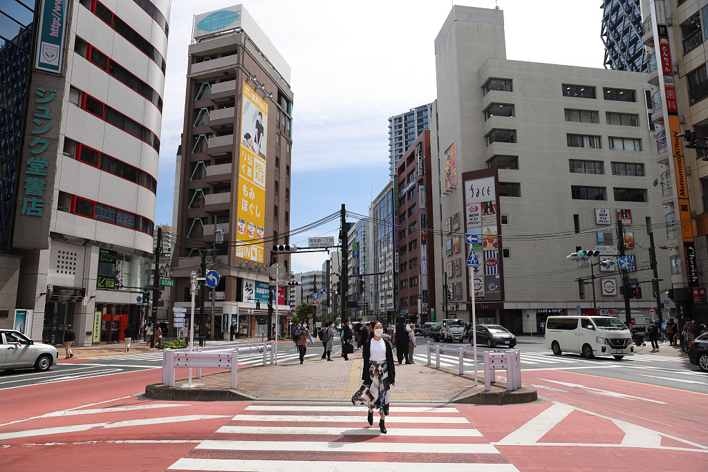 日本东京都将加强防疫:要求店铺晚8点关灯 减少人员