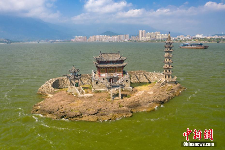 鄱阳湖持续维持较高水位 落星墩宛如水中"孤岛"