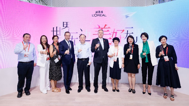 欧莱雅成功亮相首届中国国际消费品博览会