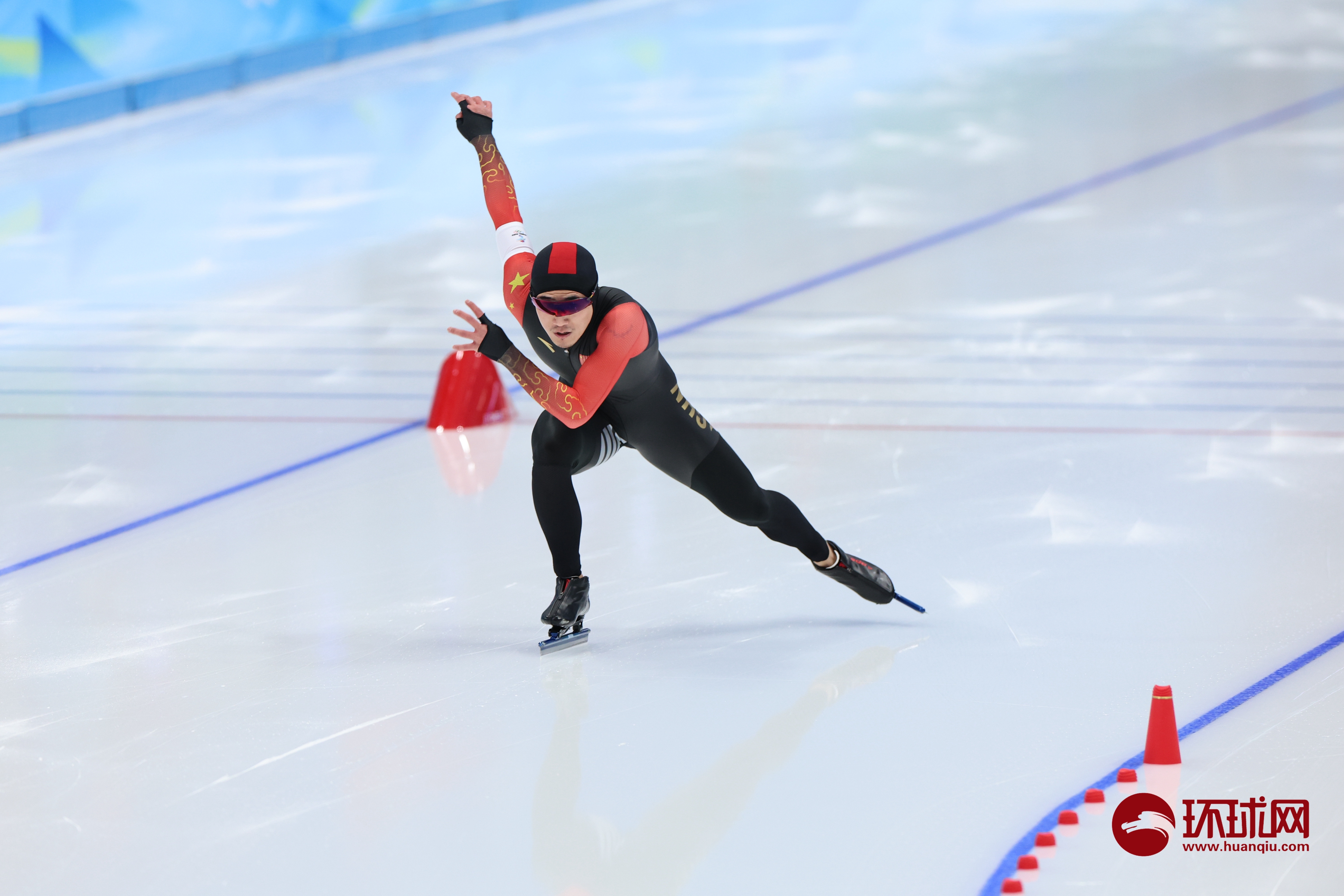 破奥运会纪录高亭宇获速度滑冰男子500米冠军