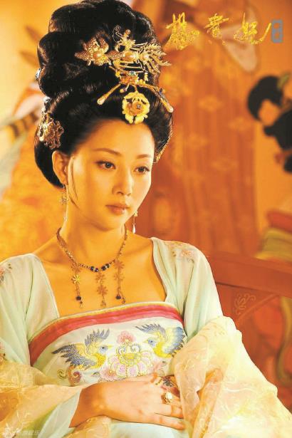 殷桃在古装大戏《杨贵妃秘史》中饰演的杨玉环,有一份属于角色又属于