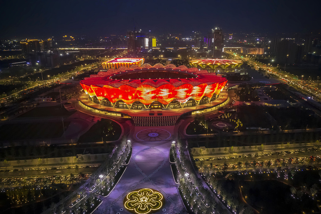 西安奥体中心举办庆祝中国共产党成立100周年灯光秀