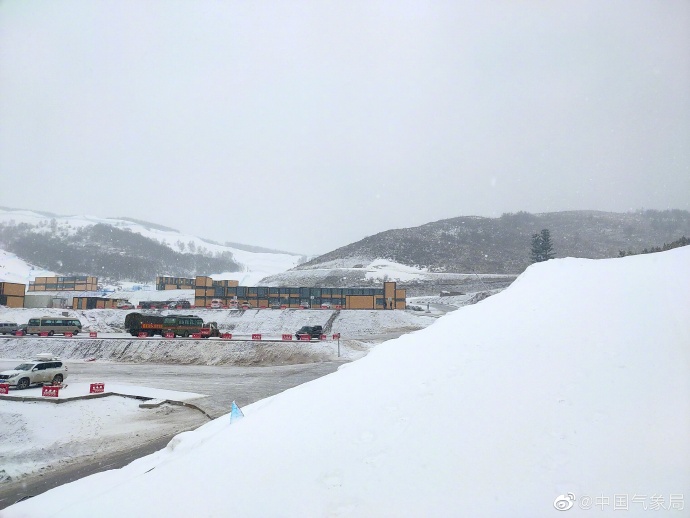 北京下雪#张家口崇礼下雪 今日,河北张家口崇礼也迎来了降雪天气