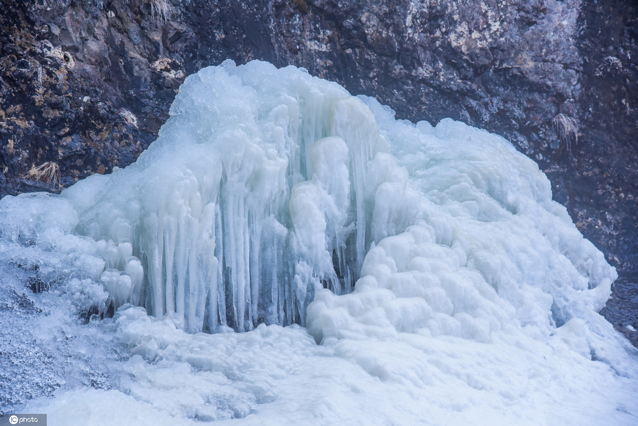 云南昆明轿子雪山现绝美雪景 宛如童话世界