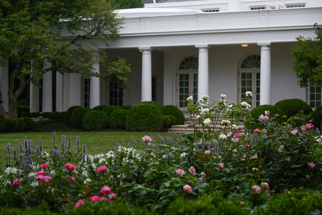 美国白宫玫瑰园完成60年来首次大翻新
