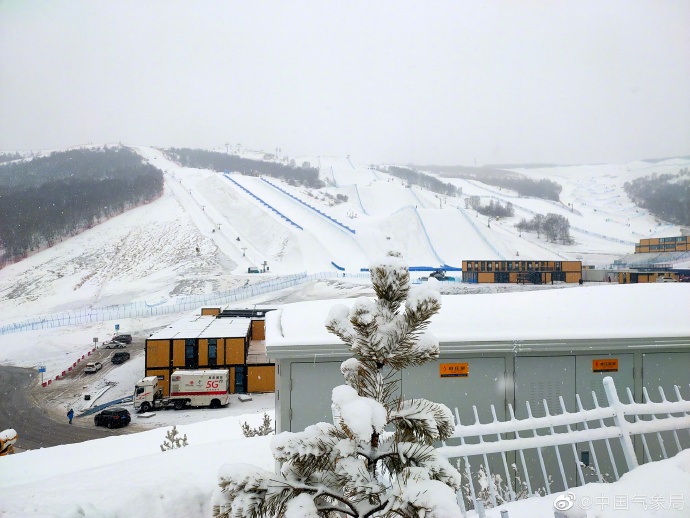 北京下雪#张家口崇礼下雪 今日,河北张家口崇礼也迎来了降雪天气