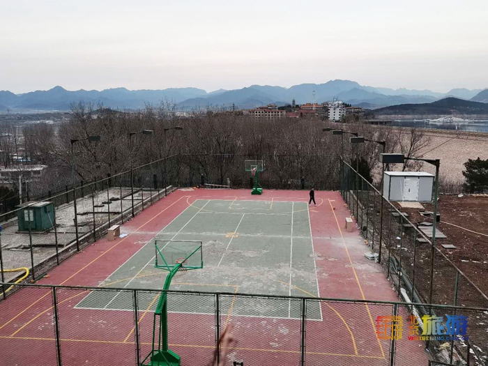 山庄篮球场(图片来源:张晓芳)