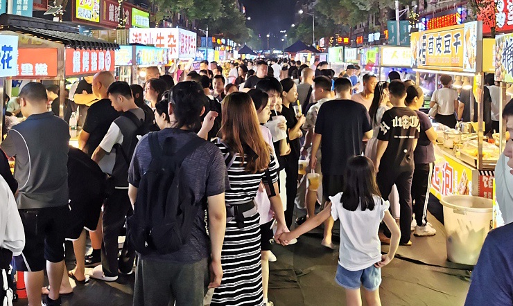 香港人10月北上累计人次达535万，超过暑期8月的532万人次。（视觉中国）