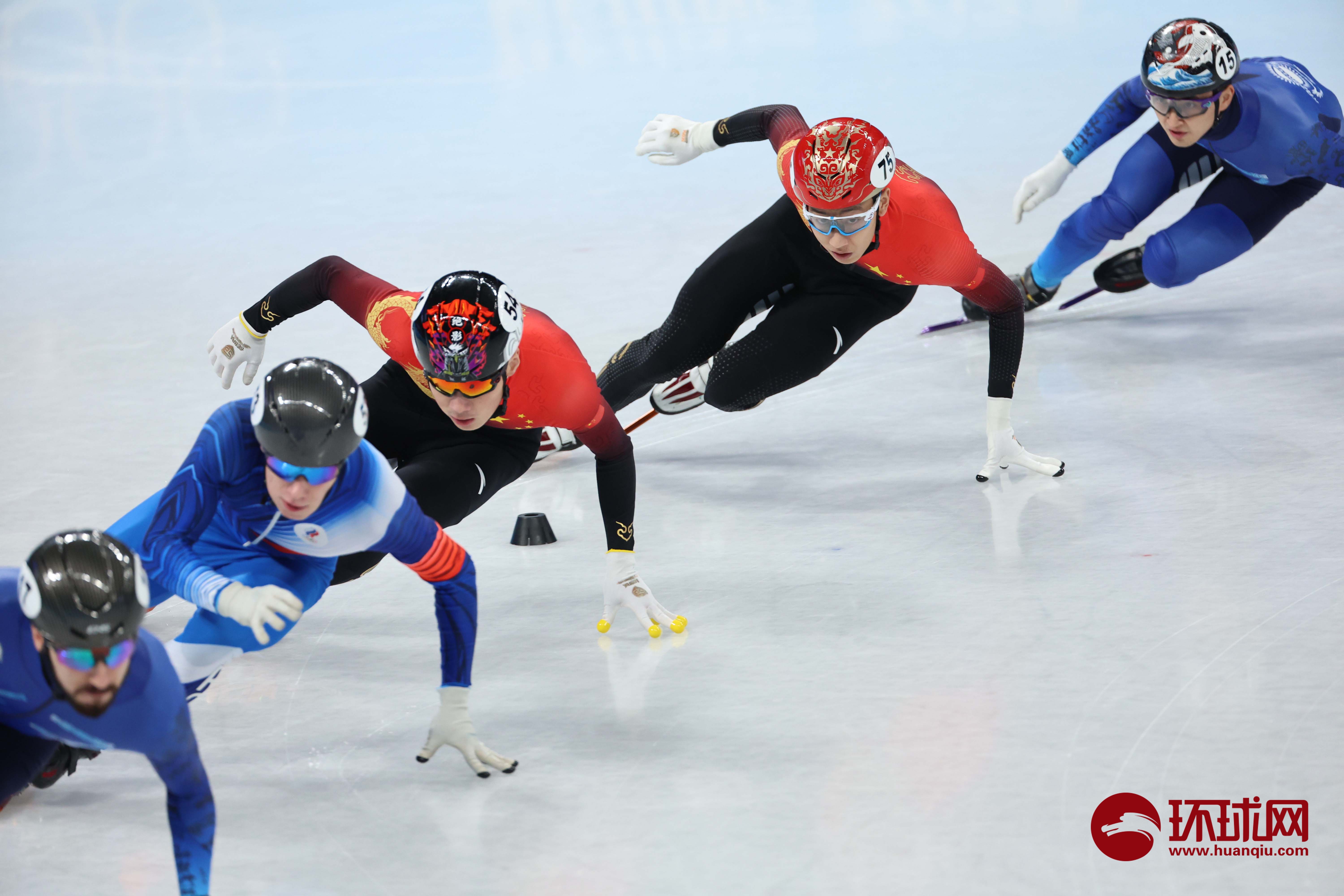 武大靖晋级短道速滑男子500米半决赛