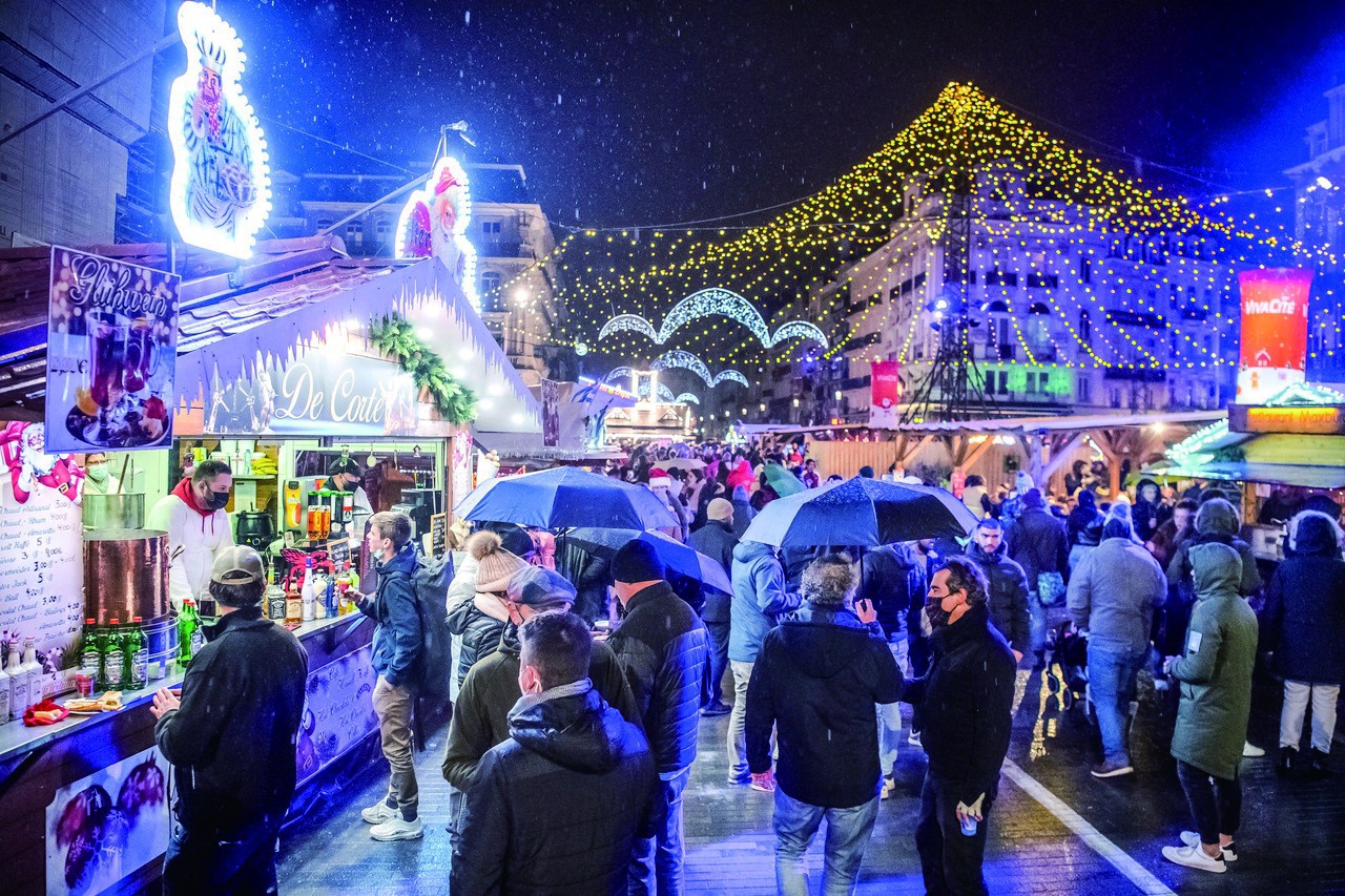 在比利时过新年拥抱前先测新冠