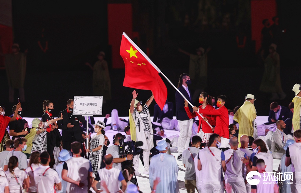 东京奥运开幕中国代表团入场