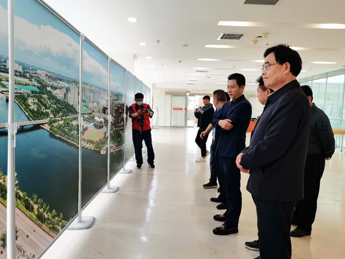 通州区文化和旅游局领导参观“京杭对话•再续运河情”摄影展