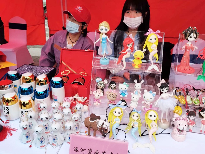 活动现场展示的通州特色产品