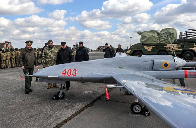 早前乌克兰从土耳其采购的Bayraktar武装无人机