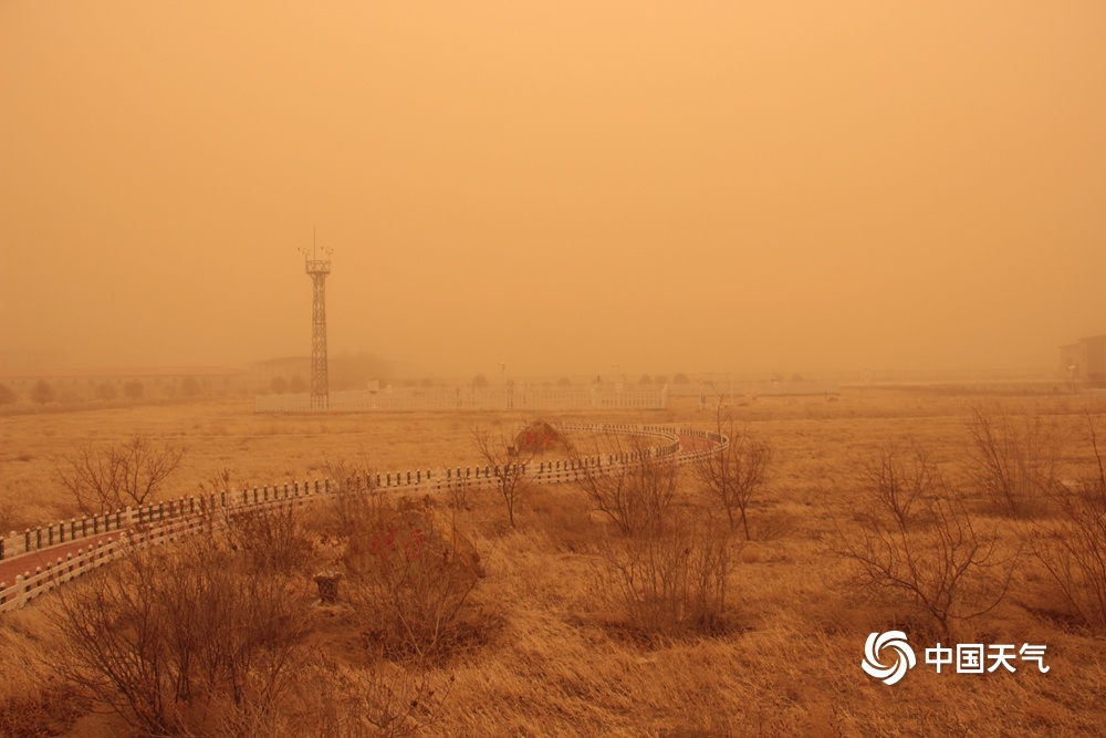 沙尘已到内蒙古二连浩特遭遇沙尘暴黄沙漫天