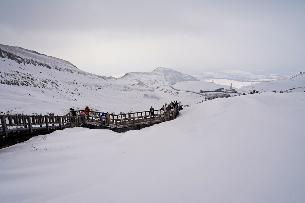 2022年11月17日,初冬季节,吉林延边长白山国家级自然保护区,天池云雾