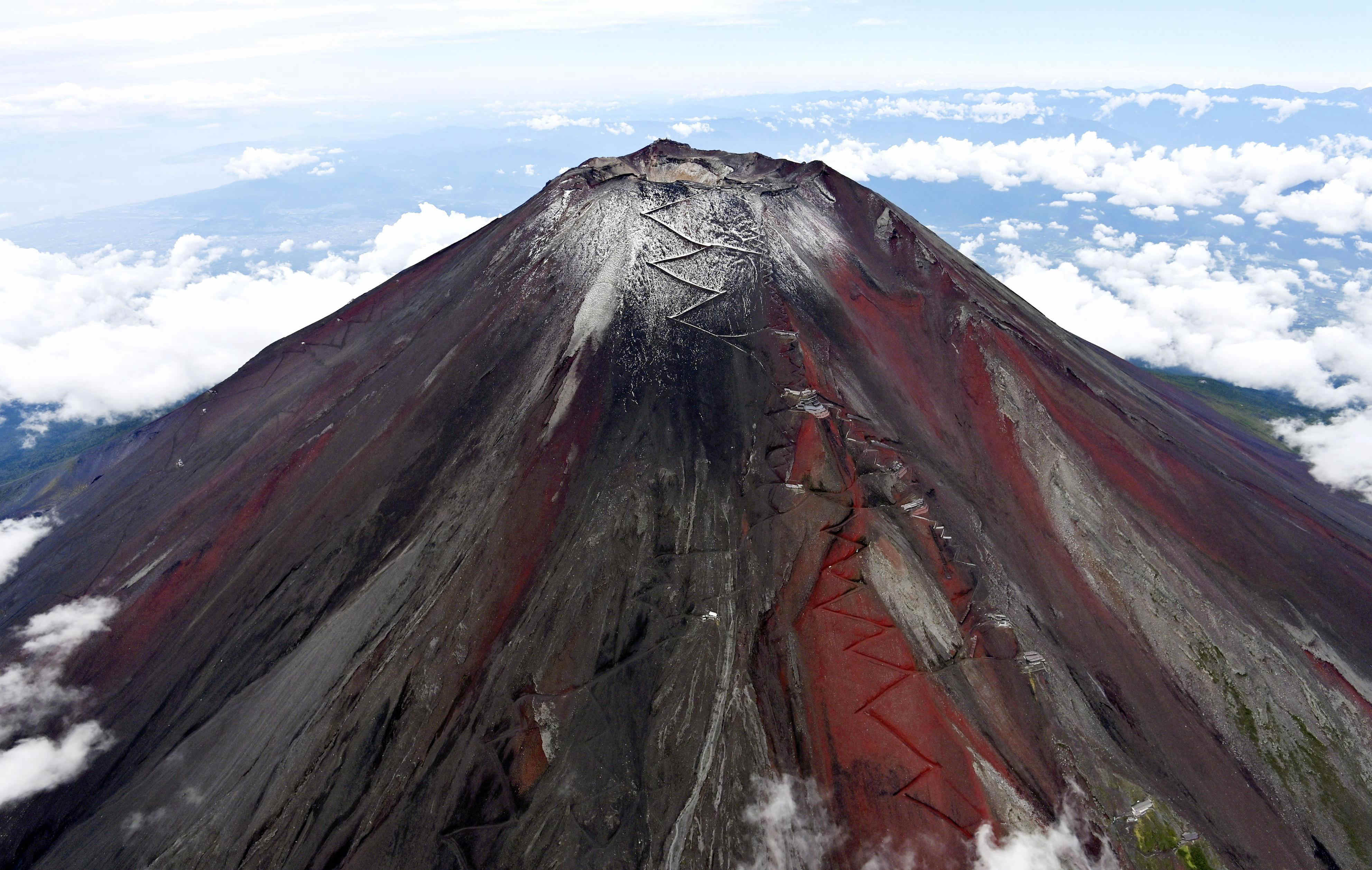 日本富士山喷火口增加近6倍 专家称随时都有喷发可能