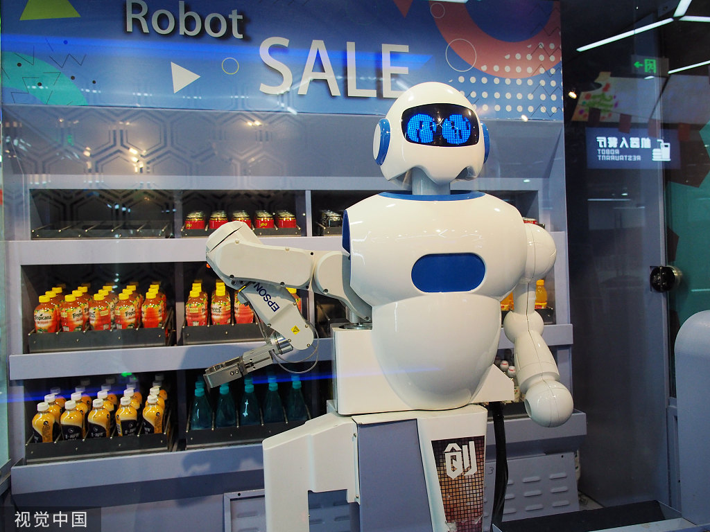 顾客通过触摸屏选购饮料,将货币投入自动投币机后,售货机器人会自动在