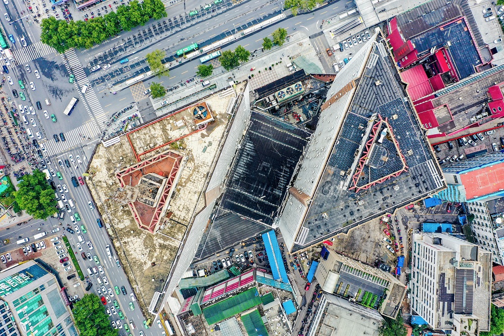 郑州市中心现20层纸片楼走红楼体宛若薄薄一片