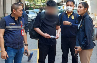 图为潜逃泰国后被捕的黄某 图自《曼谷邮报》报道配图