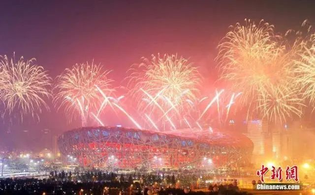 2008年8月8日晚，北京奥运会开幕式在国家体育场(“鸟巢”)隆重开幕。中新社记者 毛建军 摄