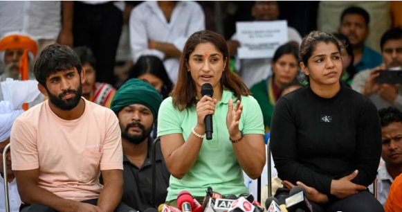 闹大了印度女摔跤手遭粗暴对待哭诉赢得奖牌就是为这一天吗