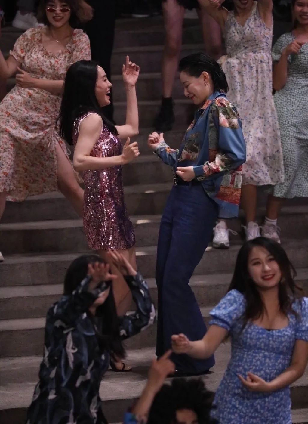 比 情人 更出圈的是坤坤的夏威夷衬衫