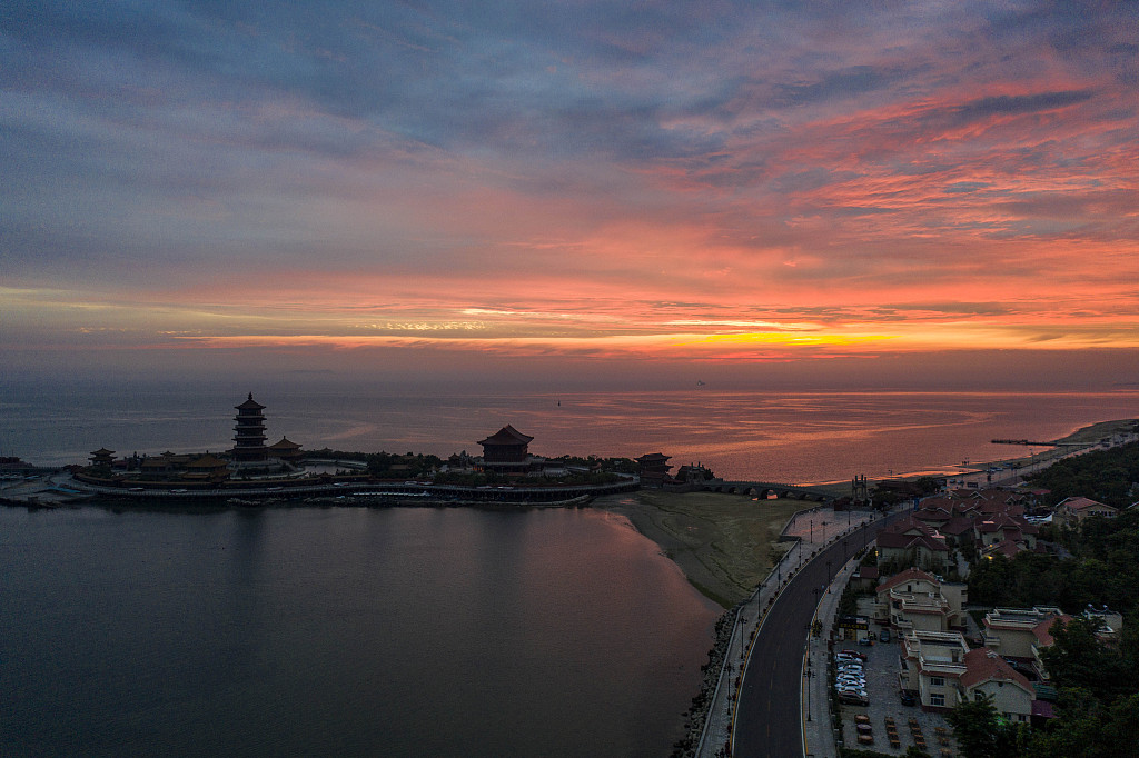 山东烟台蓬莱海滨霞光漫天