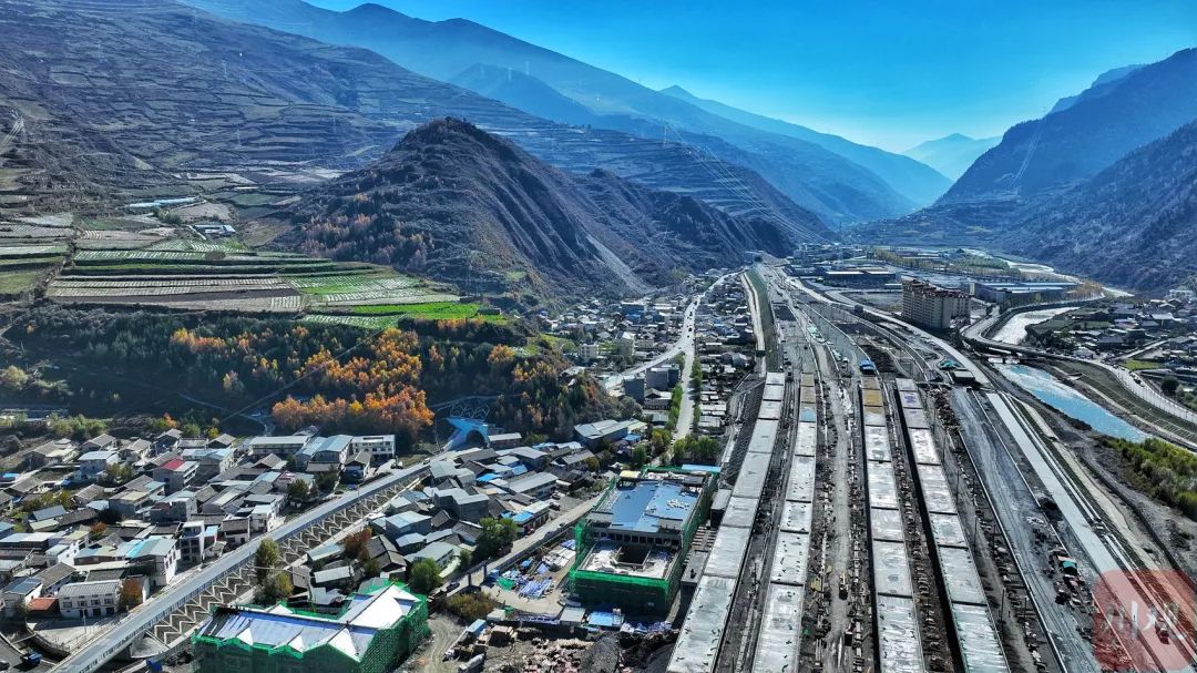 预计明年底通车成兰铁路迎来重要进展